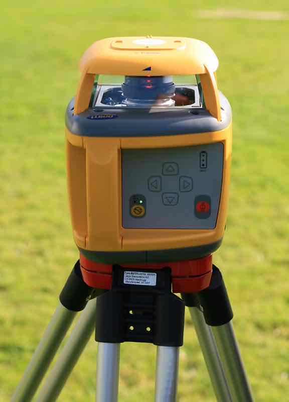 Niveau laser croix Bosch + trépied